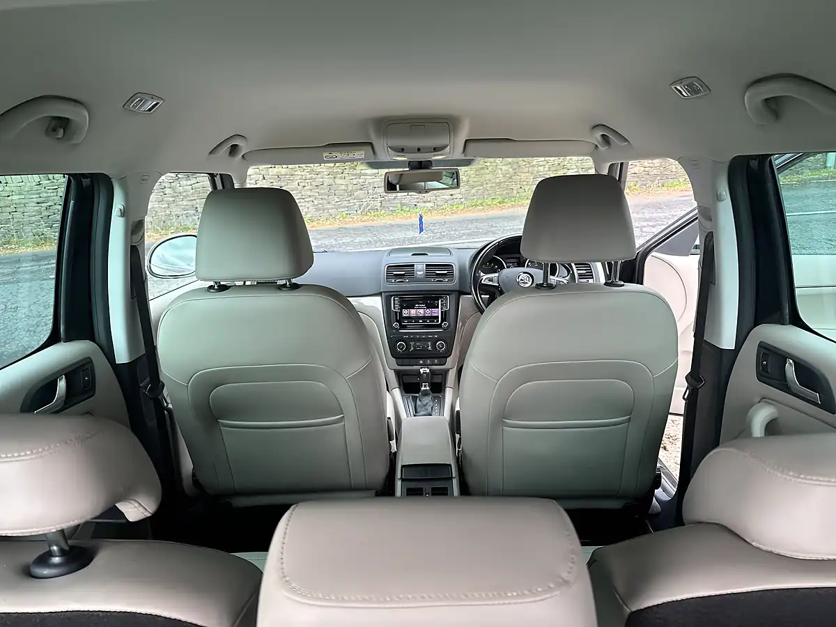 Used 2015 Skoda Yeti Elegance Black - Interior and Exterior details 12