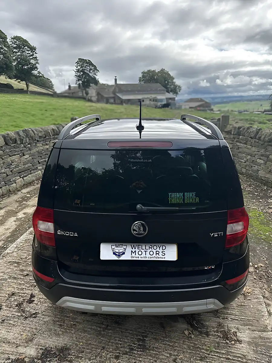 Used 2015 Skoda Yeti Elegance Black - Interior and Exterior details 18
