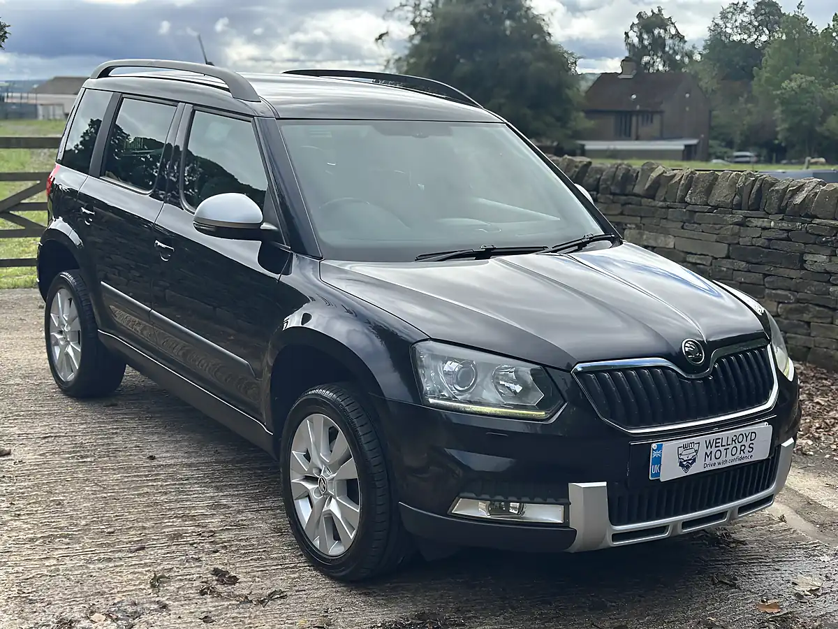 Used 2015 Skoda Yeti Elegance Black - Interior and Exterior details 2