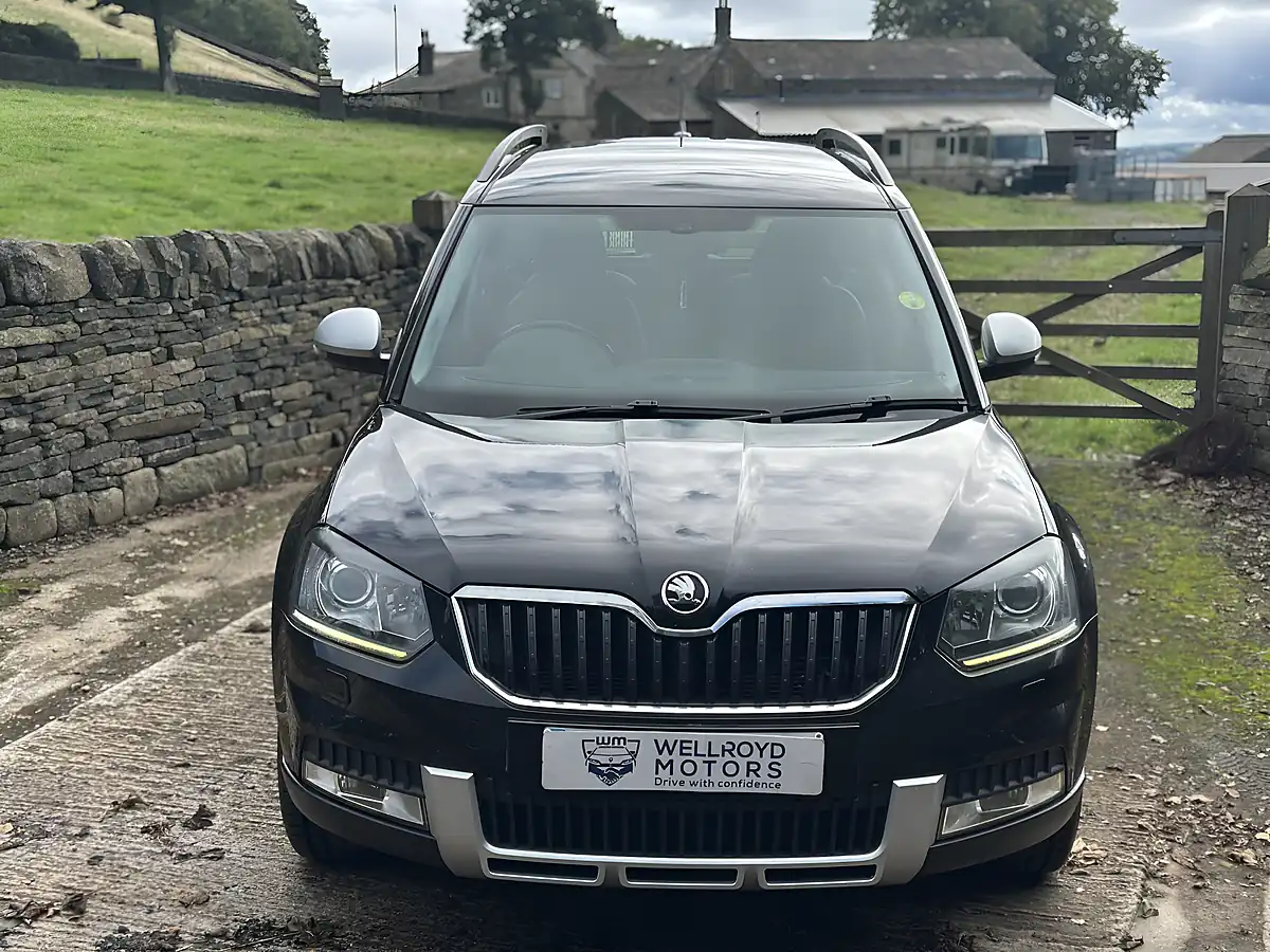 Used 2015 Skoda Yeti Elegance Black - Interior and Exterior details 3