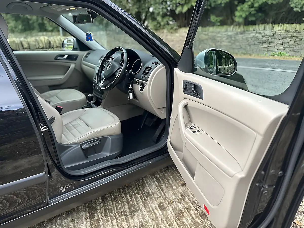 Used 2015 Skoda Yeti Elegance Black - Interior and Exterior details 7