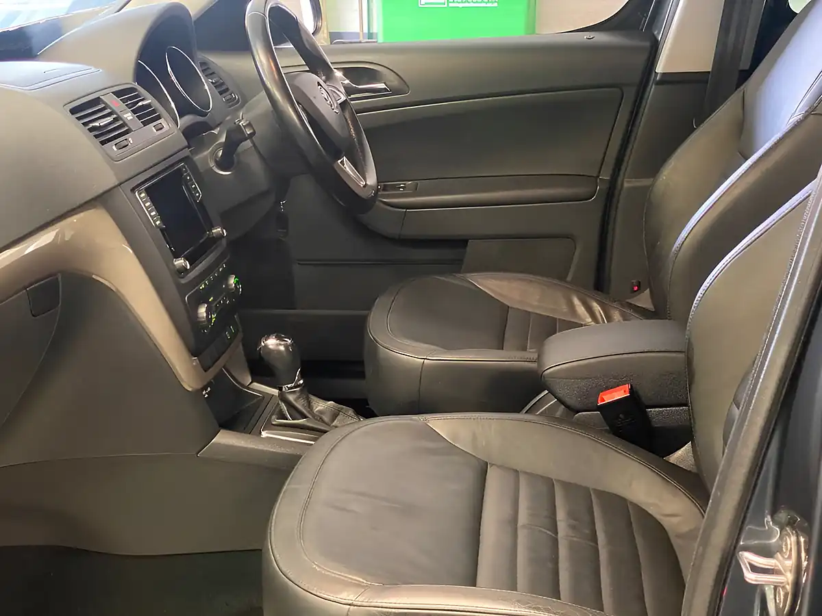 Used 2015 Skoda Yeti Elegance Grey - Interior and Exterior details 11