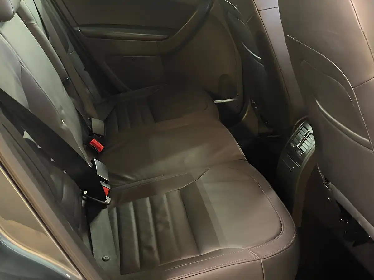 Used 2015 Skoda Yeti Elegance Grey - Interior and Exterior details 12
