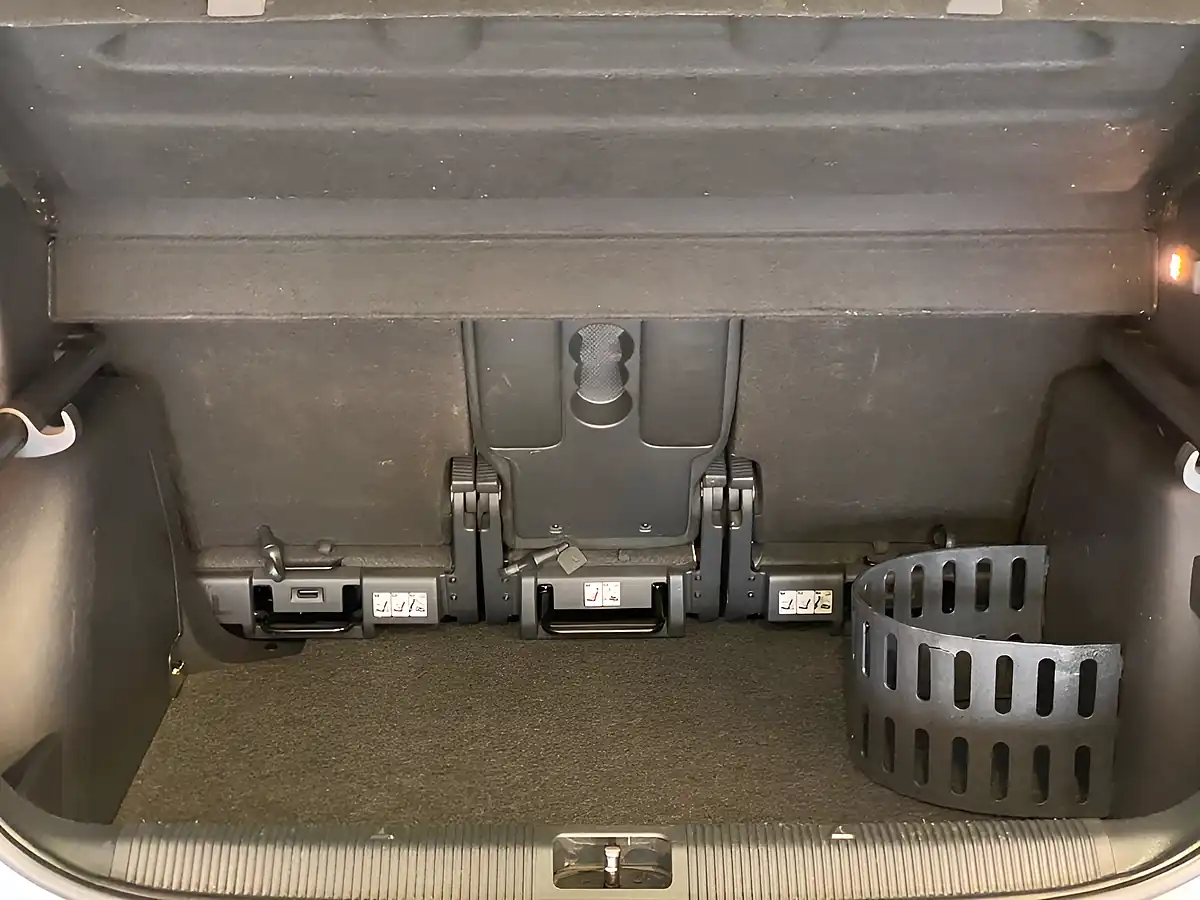 Used 2015 Skoda Yeti Elegance Grey - Interior and Exterior details 14
