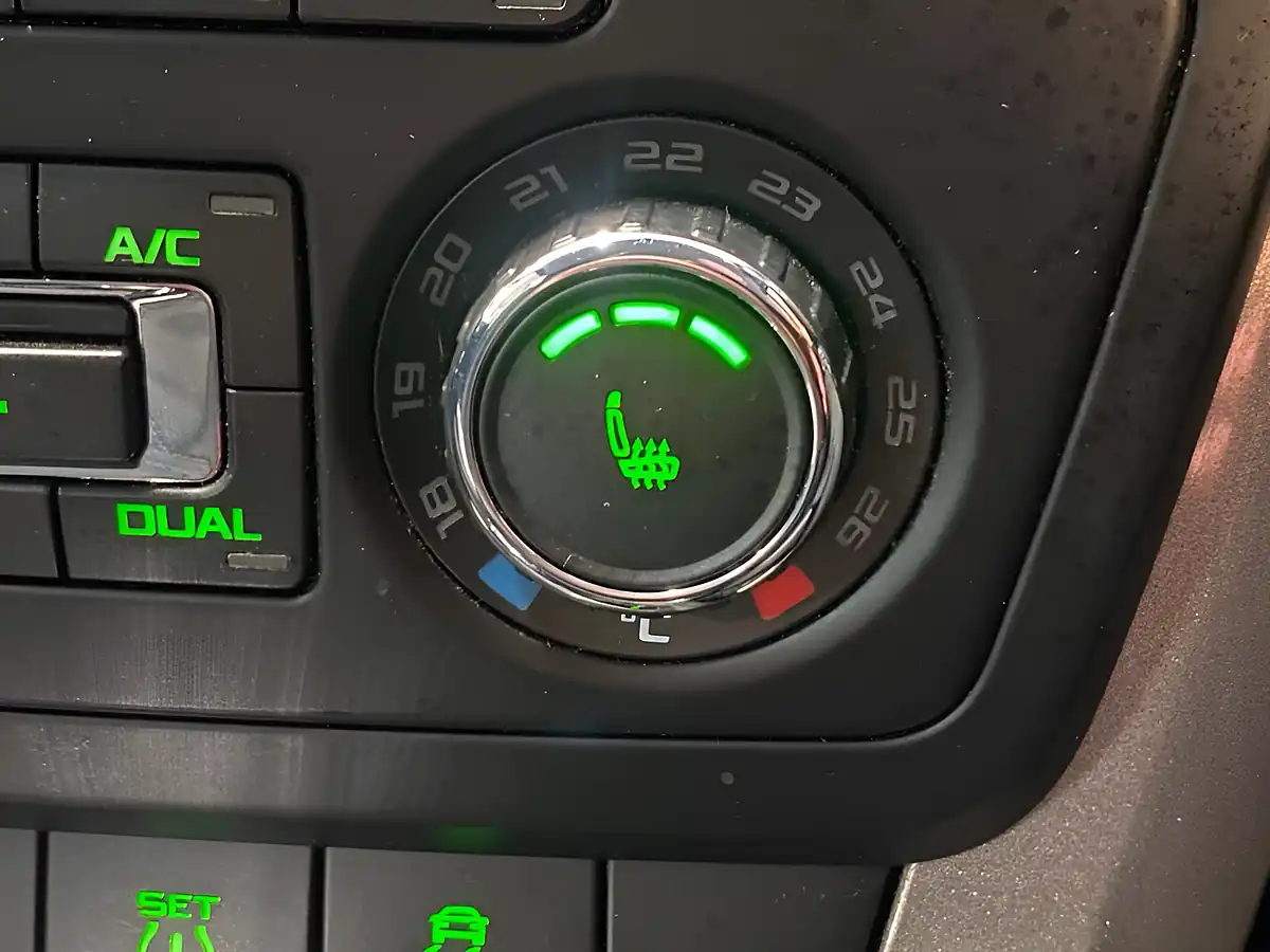 Used 2015 Skoda Yeti Elegance Grey - Interior and Exterior details 16