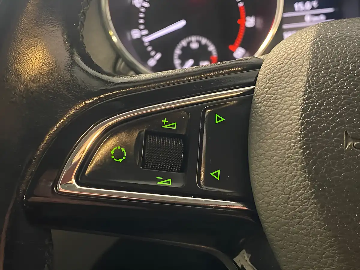 Used 2015 Skoda Yeti Elegance Grey - Interior and Exterior details 17