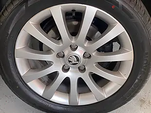 Used 2015 Skoda Yeti Elegance Grey - Interior and Exterior details 18