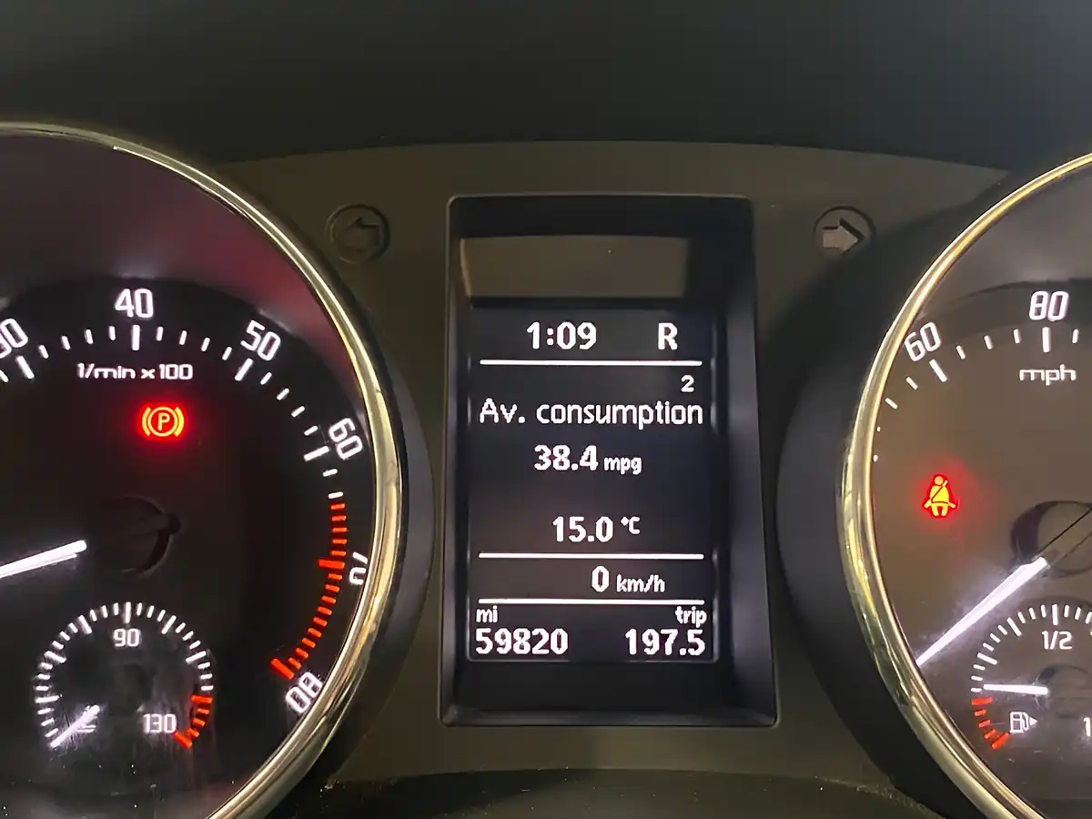 Used 2015 Skoda Yeti Elegance Grey - Interior and Exterior details 8