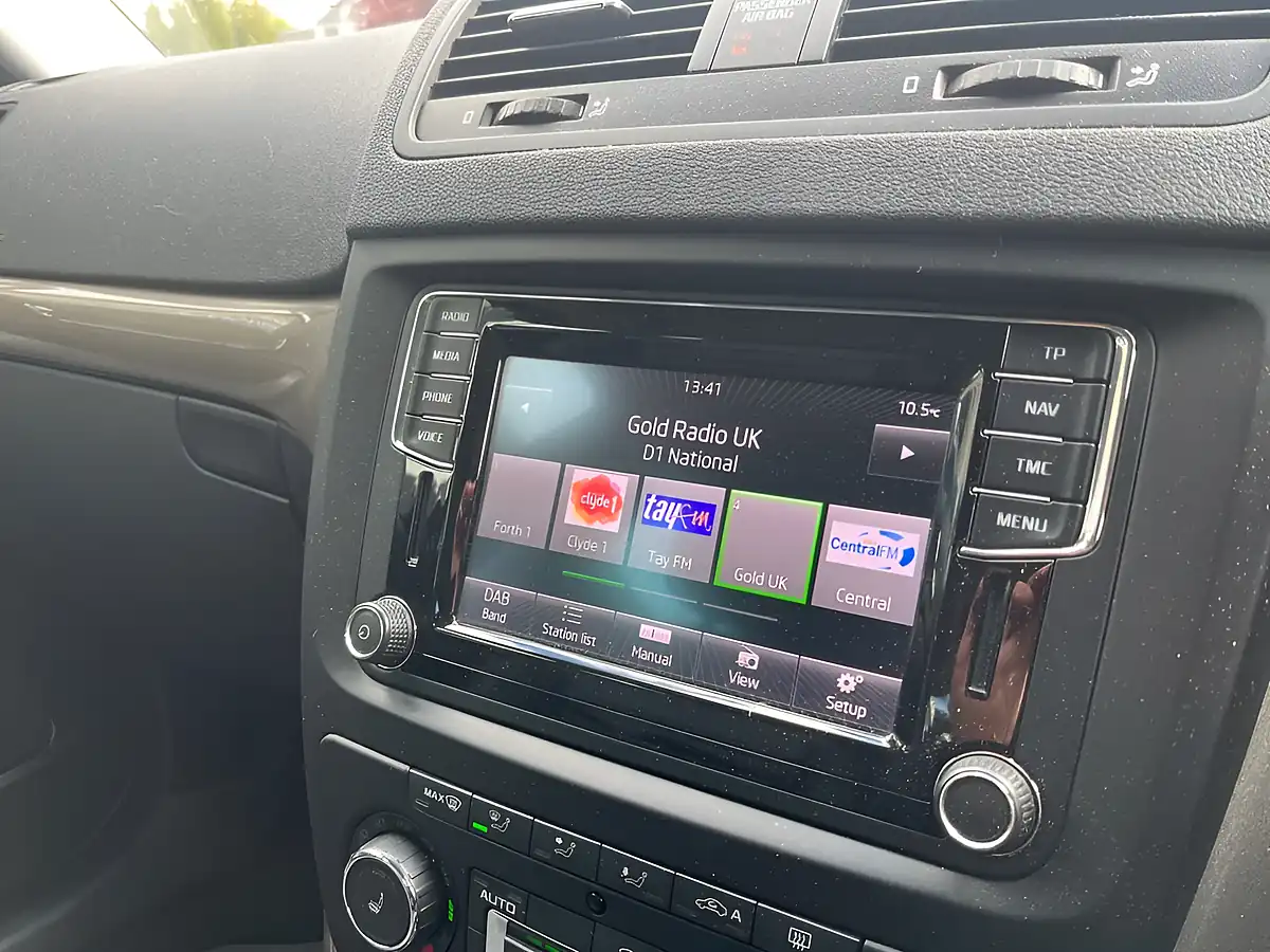 Used 2015 Skoda Yeti Elegance Grey - Interior and Exterior details 7