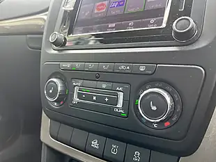 Used 2015 Skoda Yeti Elegance Grey - Interior and Exterior details 8