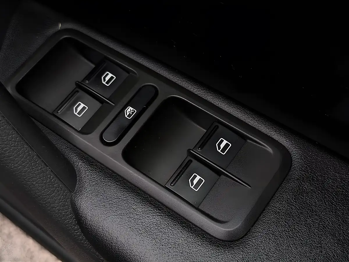 Used 2015 Skoda Yeti Elegance Outdoor Grey - Interior and Exterior details 16