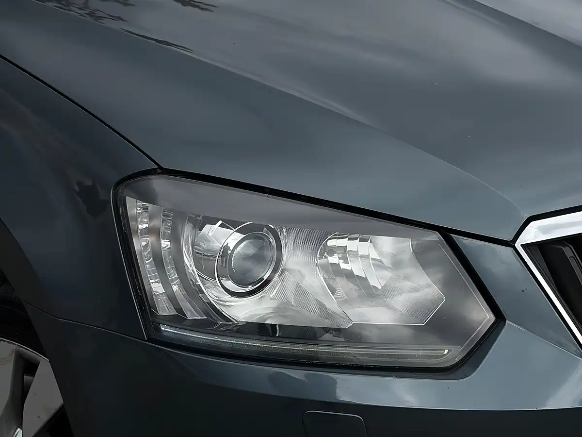 Used 2015 Skoda Yeti Elegance Outdoor Grey - Interior and Exterior details 19