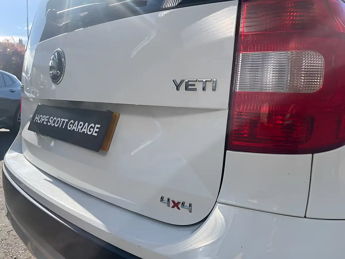 Used 2015 Skoda Yeti Elegance Outdoor White - Interior and Exterior details 10