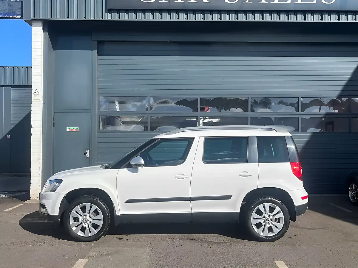 Used 2015 Skoda Yeti Elegance Outdoor White - Interior and Exterior details 2