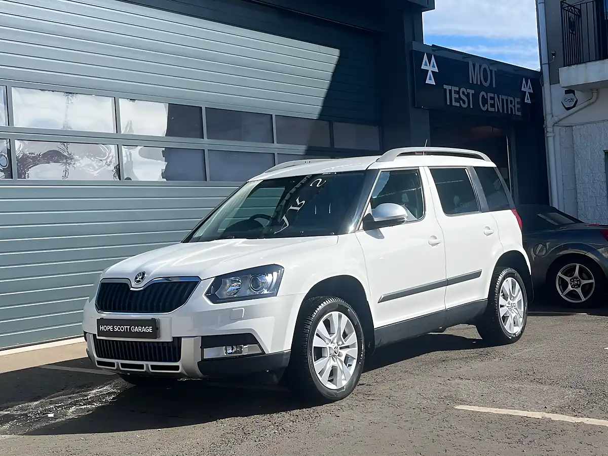 Used 2015 Skoda Yeti Elegance Outdoor White - Interior and Exterior details 4