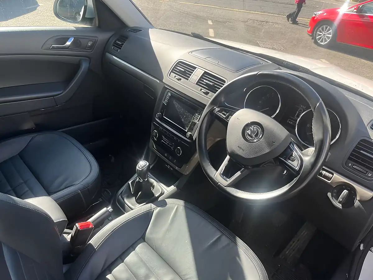 Used 2015 Skoda Yeti Elegance Outdoor White - Interior and Exterior details 5