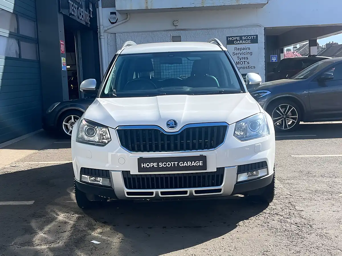 Used 2015 Skoda Yeti Elegance Outdoor White - Interior and Exterior details 7
