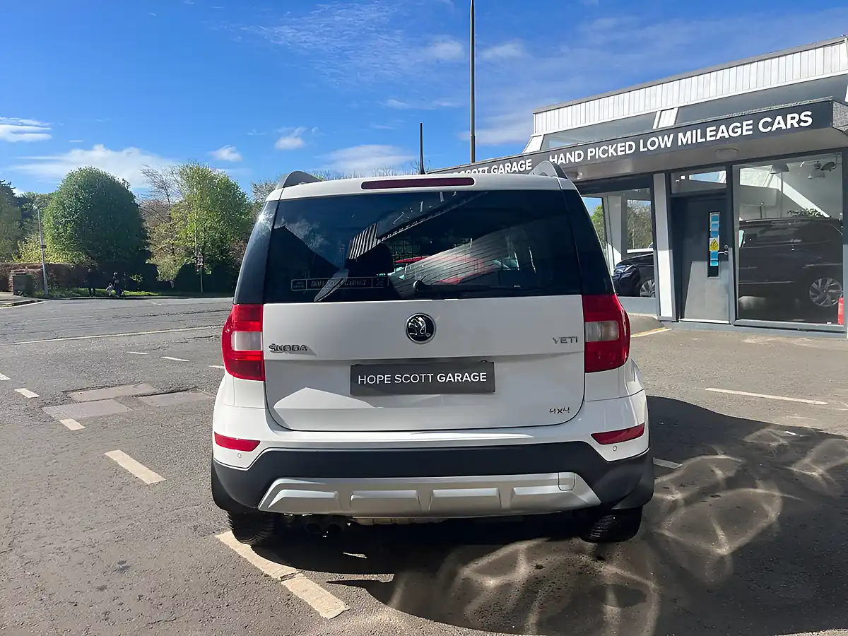 Used 2015 Skoda Yeti Elegance Outdoor White - Interior and Exterior details 9