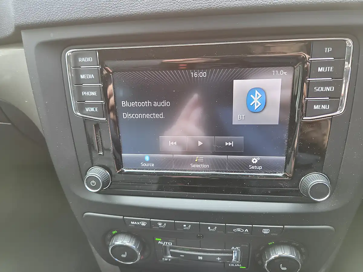 Used 2015 Skoda Yeti Elegance White - Interior and Exterior details 11