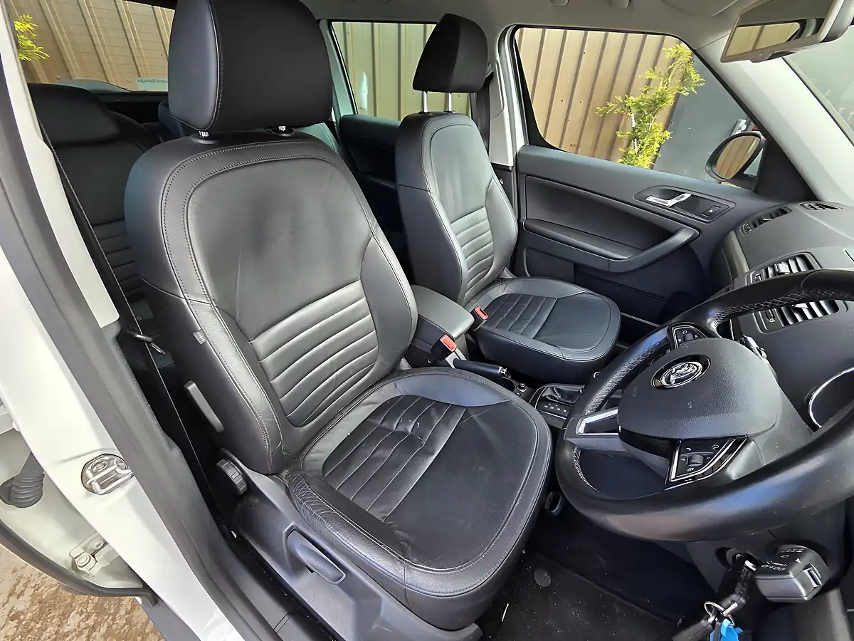 Used 2015 Skoda Yeti Elegance White - Interior and Exterior details 6