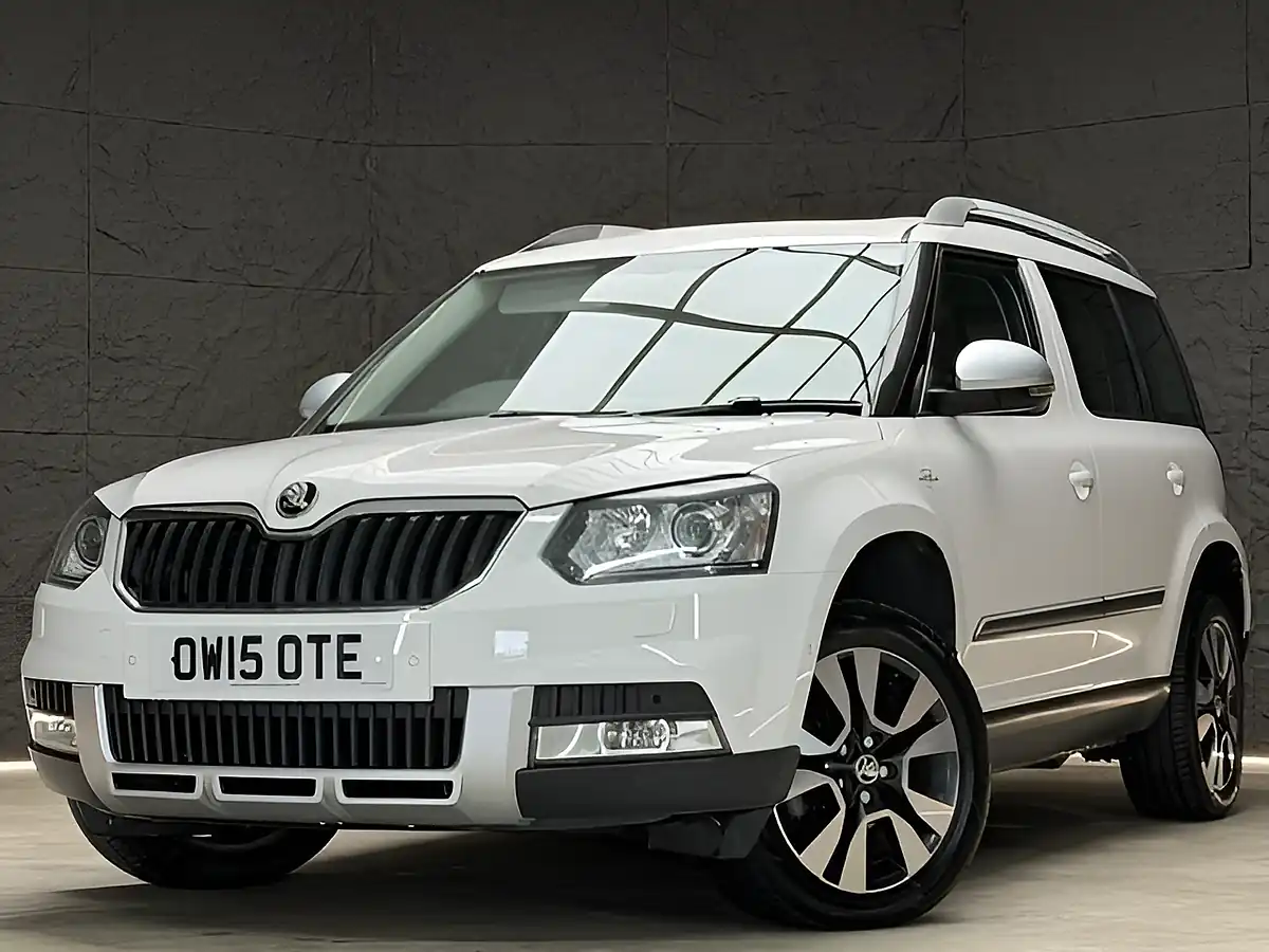 Used 2015 Skoda Yeti Laurin & Klement Outdoor White - Front View