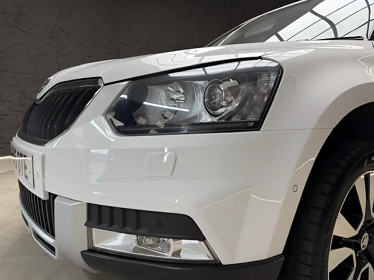 Used 2015 Skoda Yeti Laurin & Klement Outdoor White - Interior and Exterior details 12