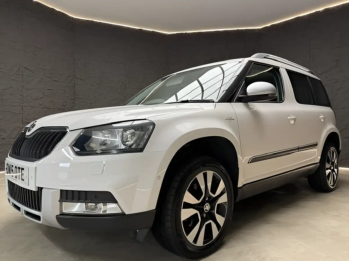 Used 2015 Skoda Yeti Laurin & Klement Outdoor White - Interior and Exterior details 13