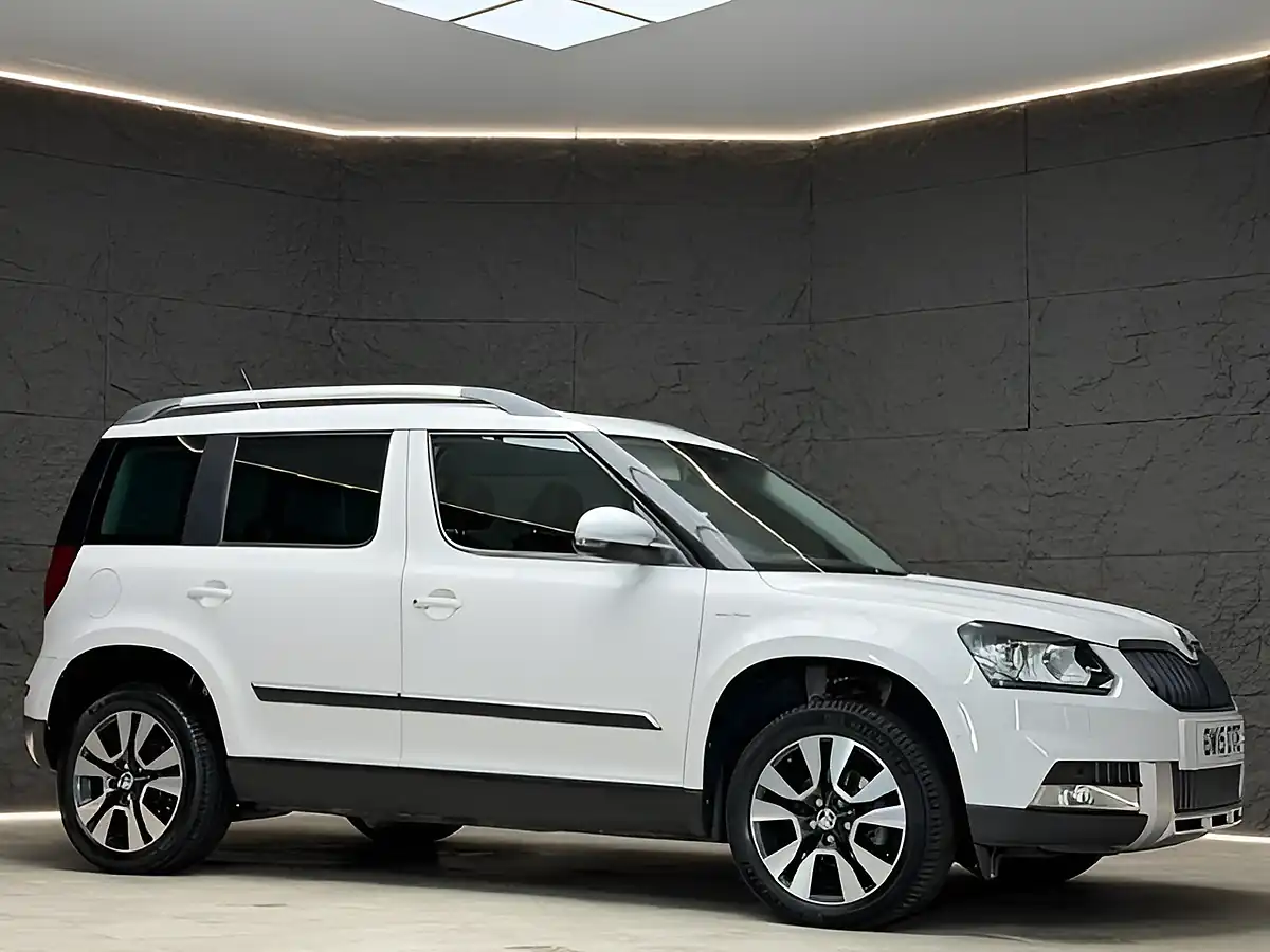 Used 2015 Skoda Yeti Laurin & Klement Outdoor White - Interior and Exterior details 15