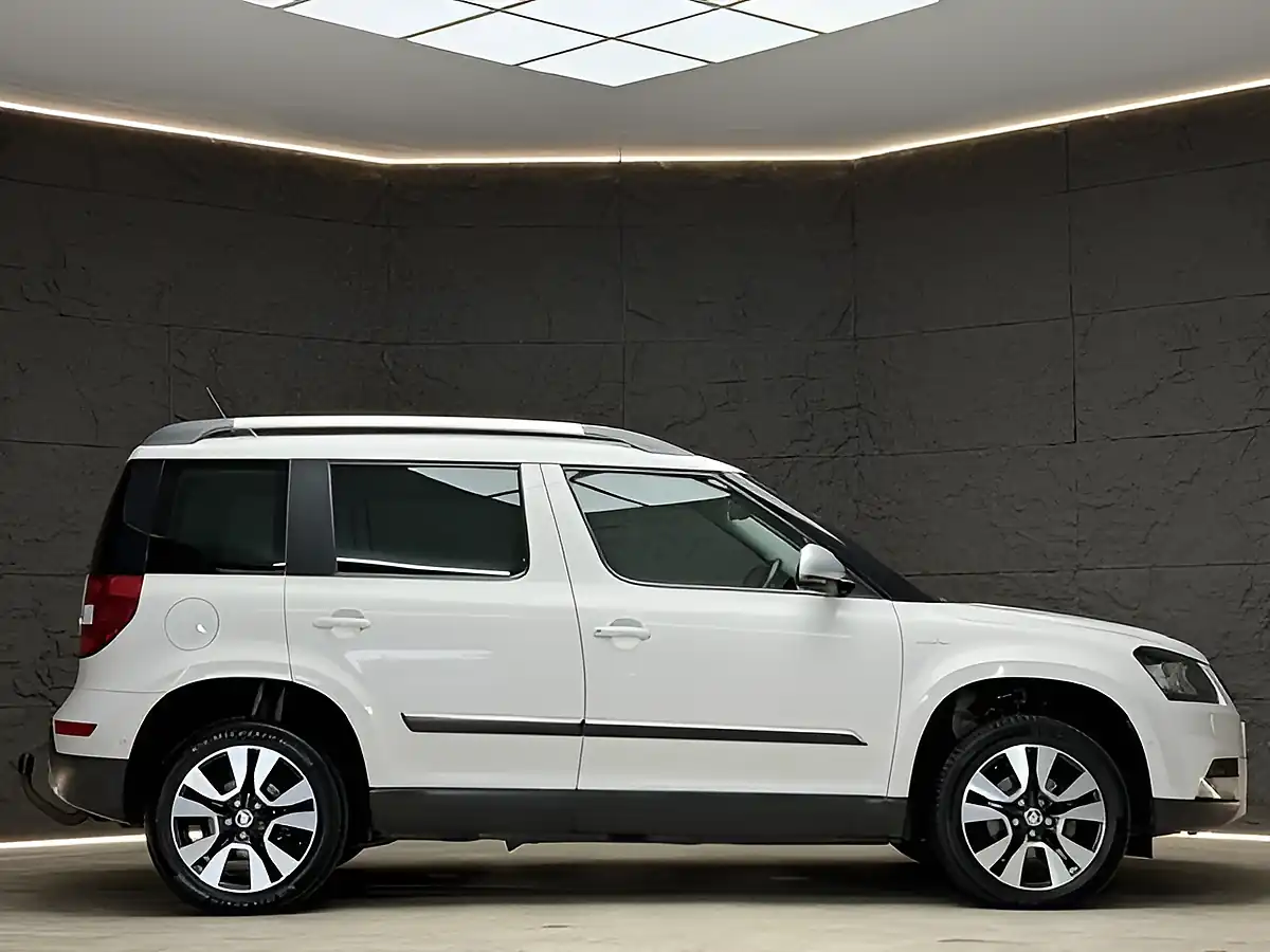 Used 2015 Skoda Yeti Laurin & Klement Outdoor White - Interior and Exterior details 16