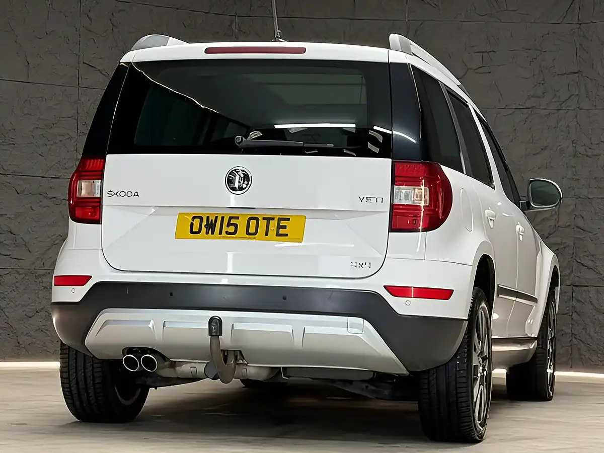 Used 2015 Skoda Yeti Laurin & Klement Outdoor White - Interior and Exterior details 18