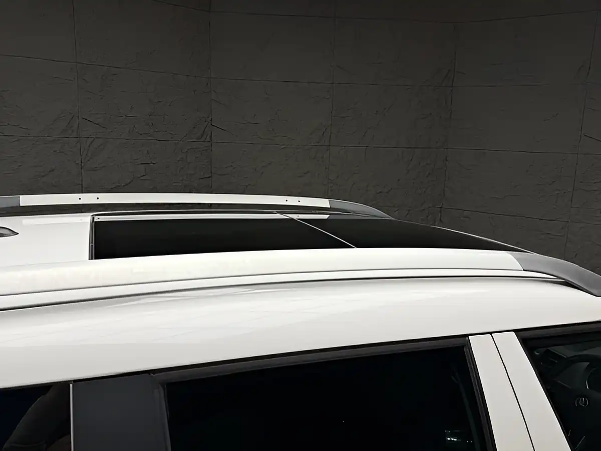 Used 2015 Skoda Yeti Laurin & Klement Outdoor White - Interior and Exterior details 19