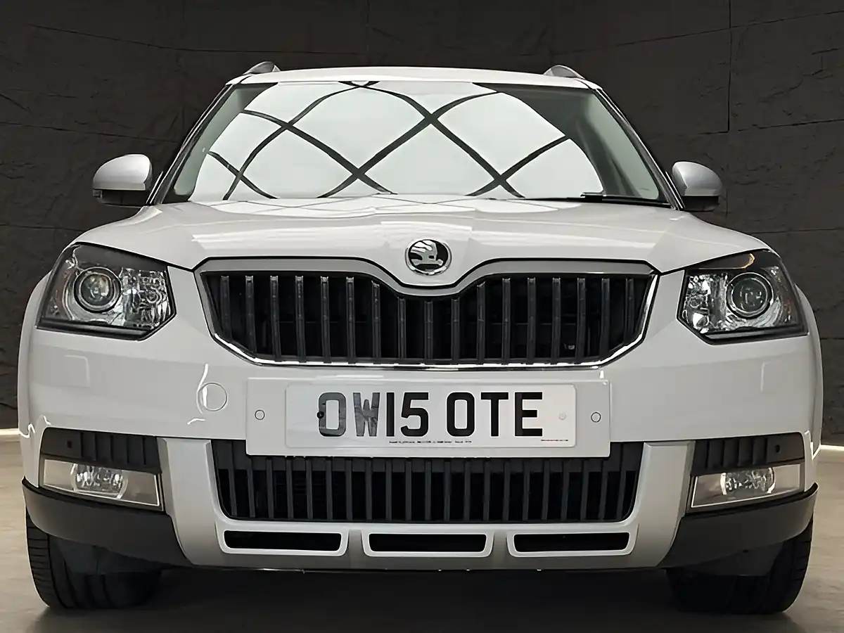 Used 2015 Skoda Yeti Laurin & Klement Outdoor White - Interior and Exterior details 2