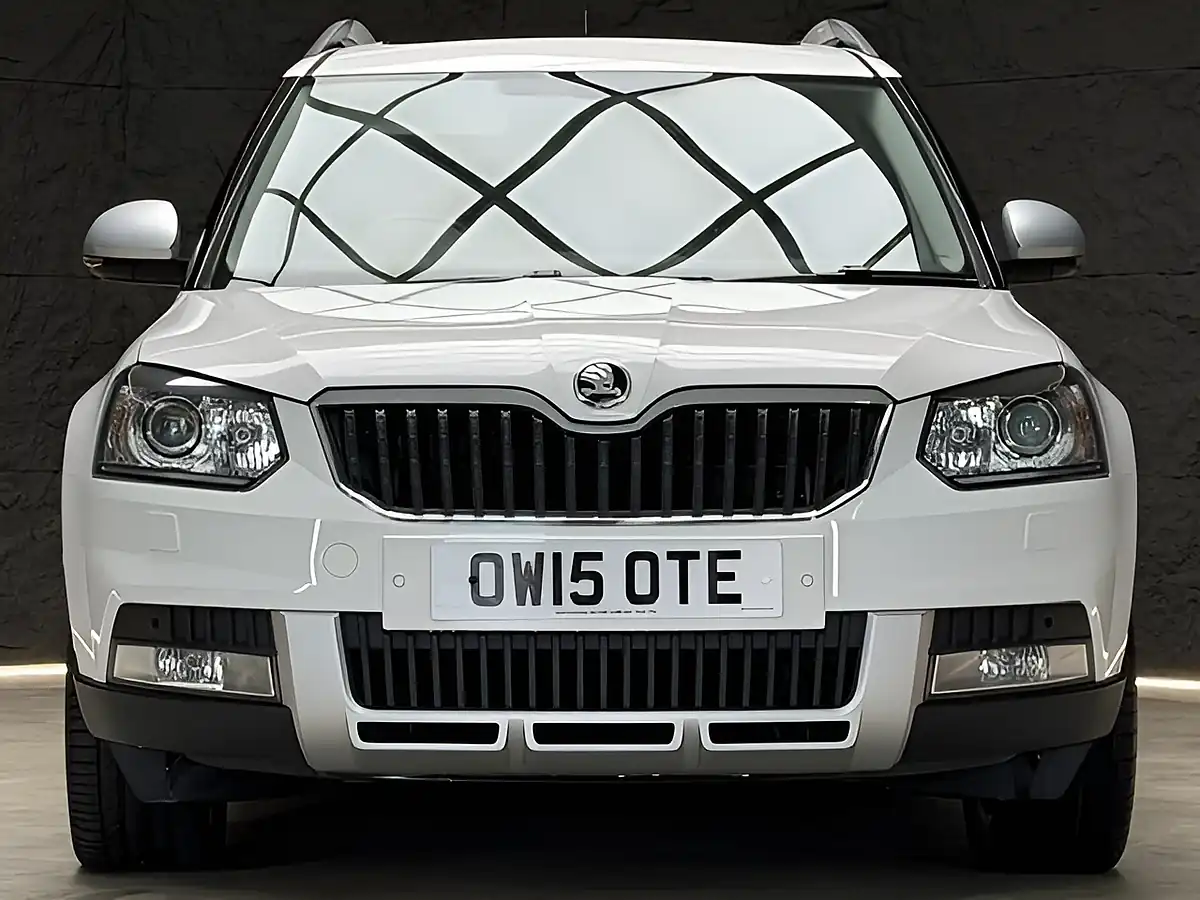 Used 2015 Skoda Yeti Laurin & Klement Outdoor White - Interior and Exterior details 3