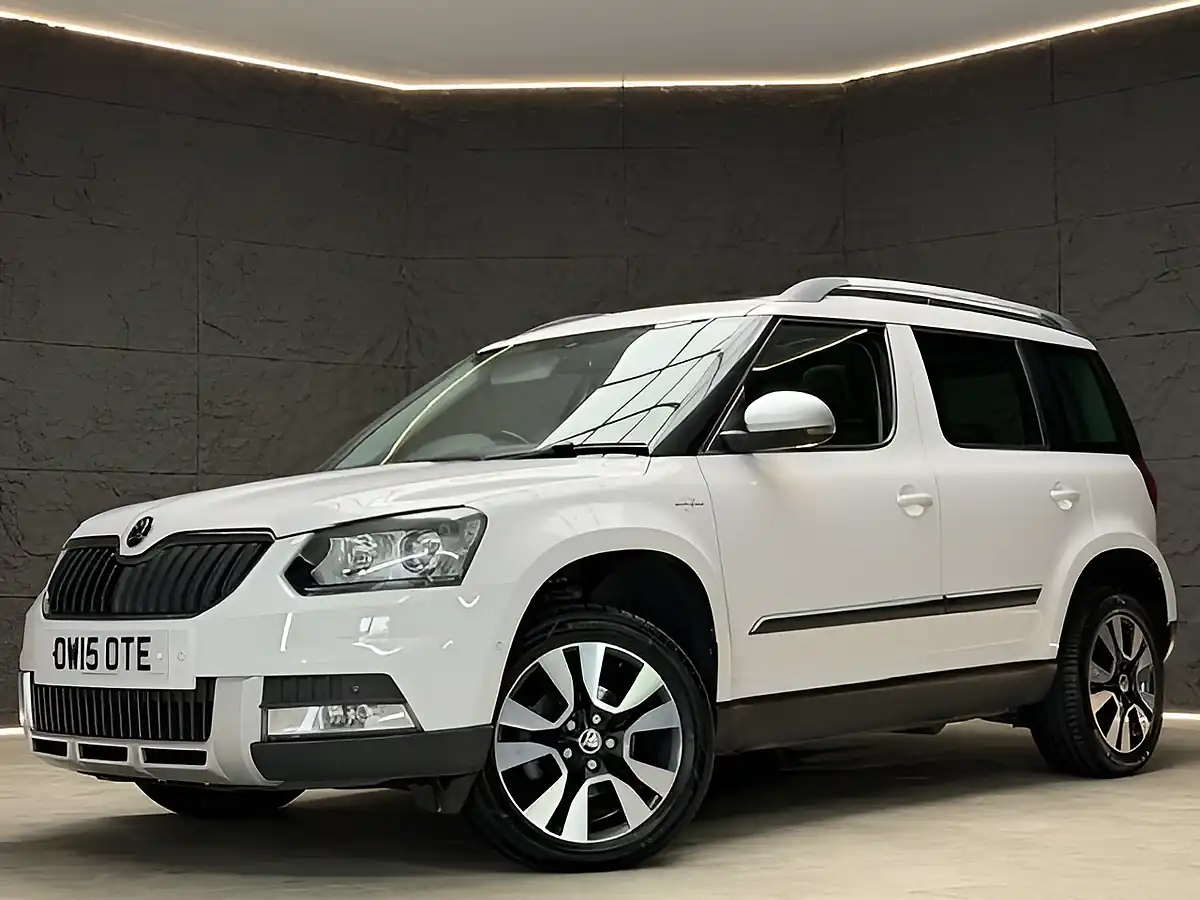 Used 2015 Skoda Yeti Laurin & Klement Outdoor White - Interior and Exterior details 4