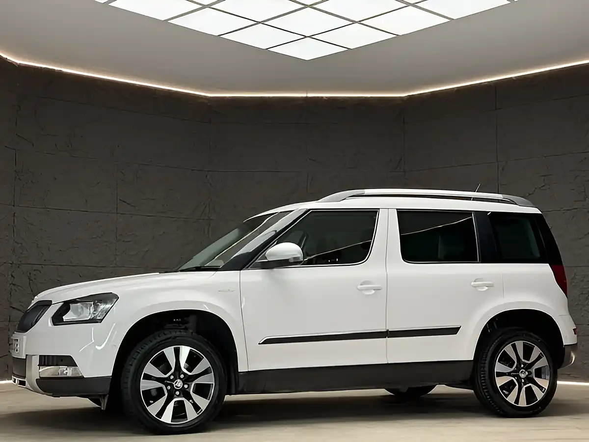 Used 2015 Skoda Yeti Laurin & Klement Outdoor White - Interior and Exterior details 6