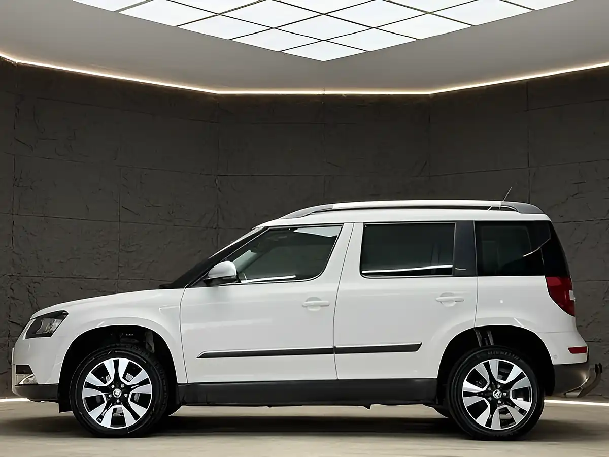 Used 2015 Skoda Yeti Laurin & Klement Outdoor White - Interior and Exterior details 7