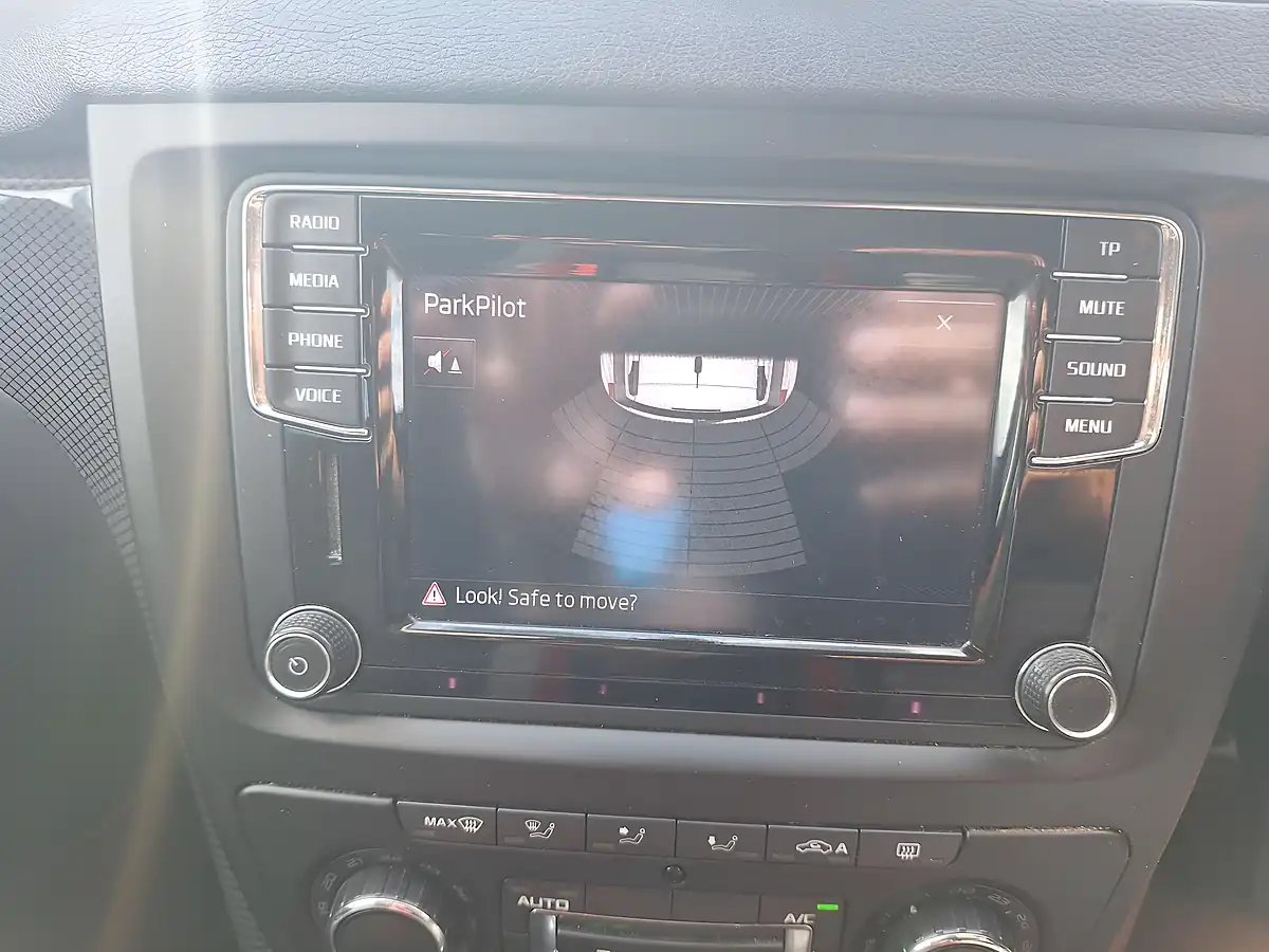 Used 2015 Skoda Yeti Monte Carlo Grey - Interior and Exterior details 13