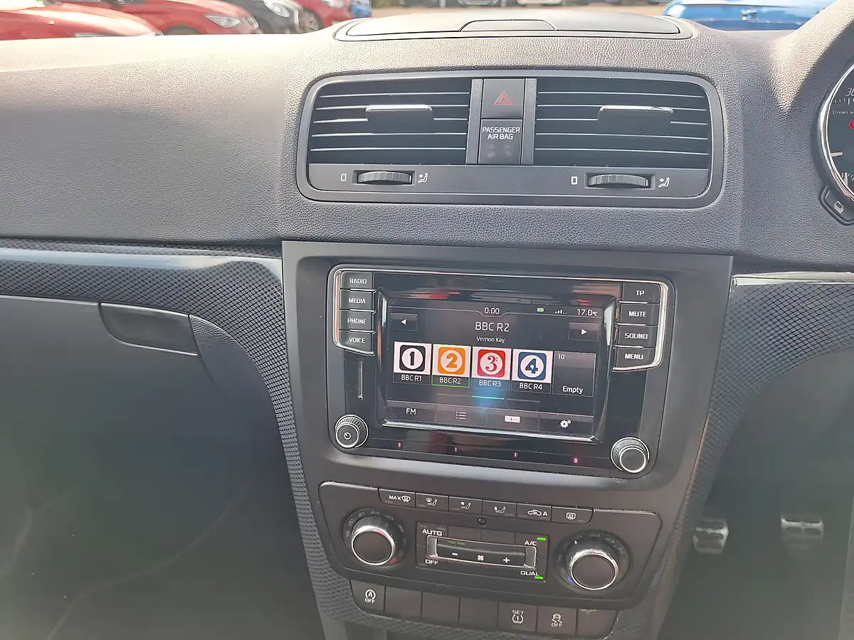 Used 2015 Skoda Yeti Monte Carlo Grey - Interior and Exterior details 15