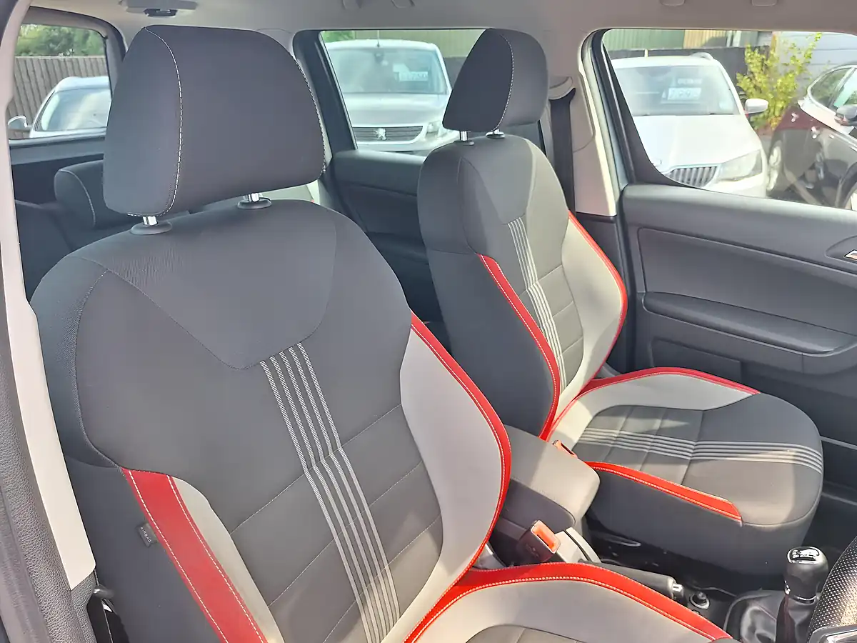 Used 2015 Skoda Yeti Monte Carlo Grey - Interior and Exterior details 17