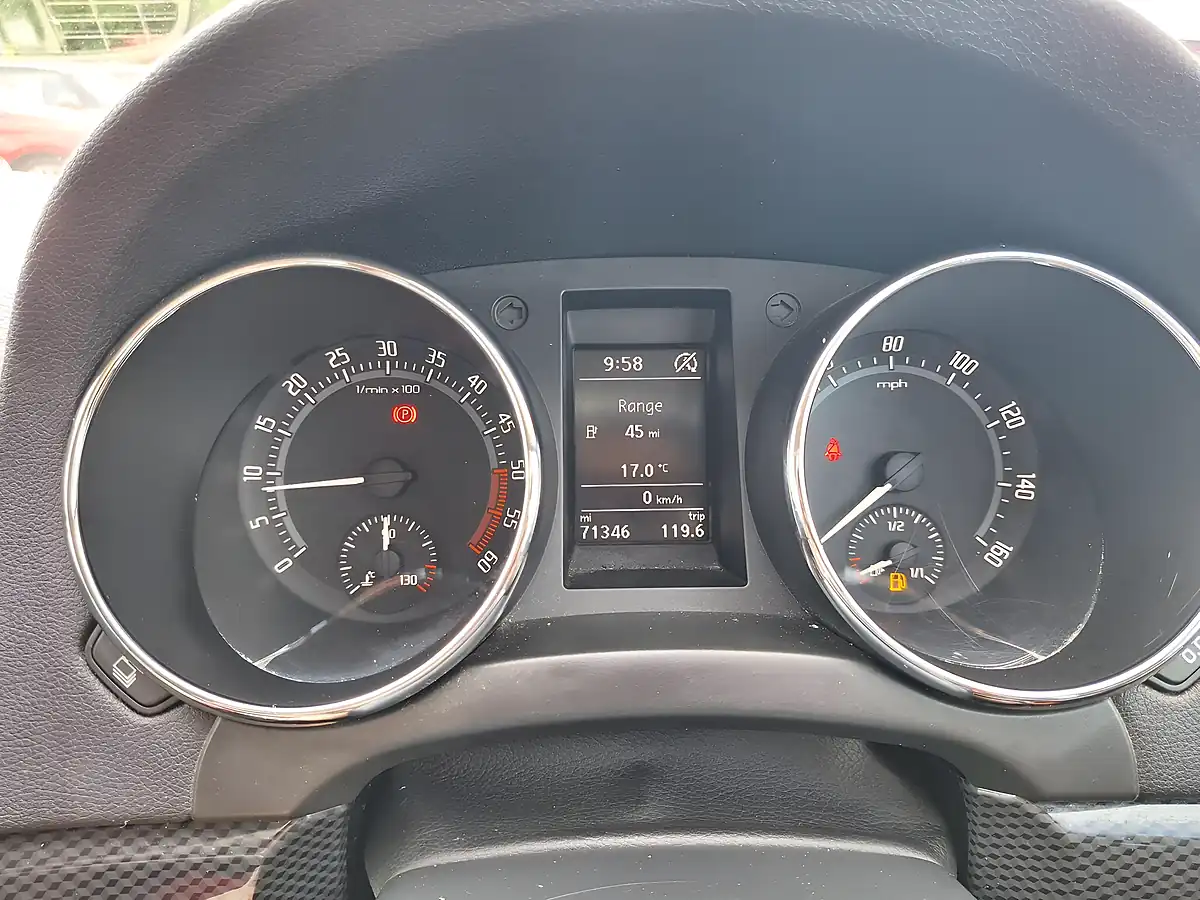 Used 2015 Skoda Yeti Monte Carlo Grey - Interior and Exterior details 20