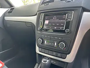 Used 2015 Skoda Yeti Outdoor Green - Interior and Exterior details 10