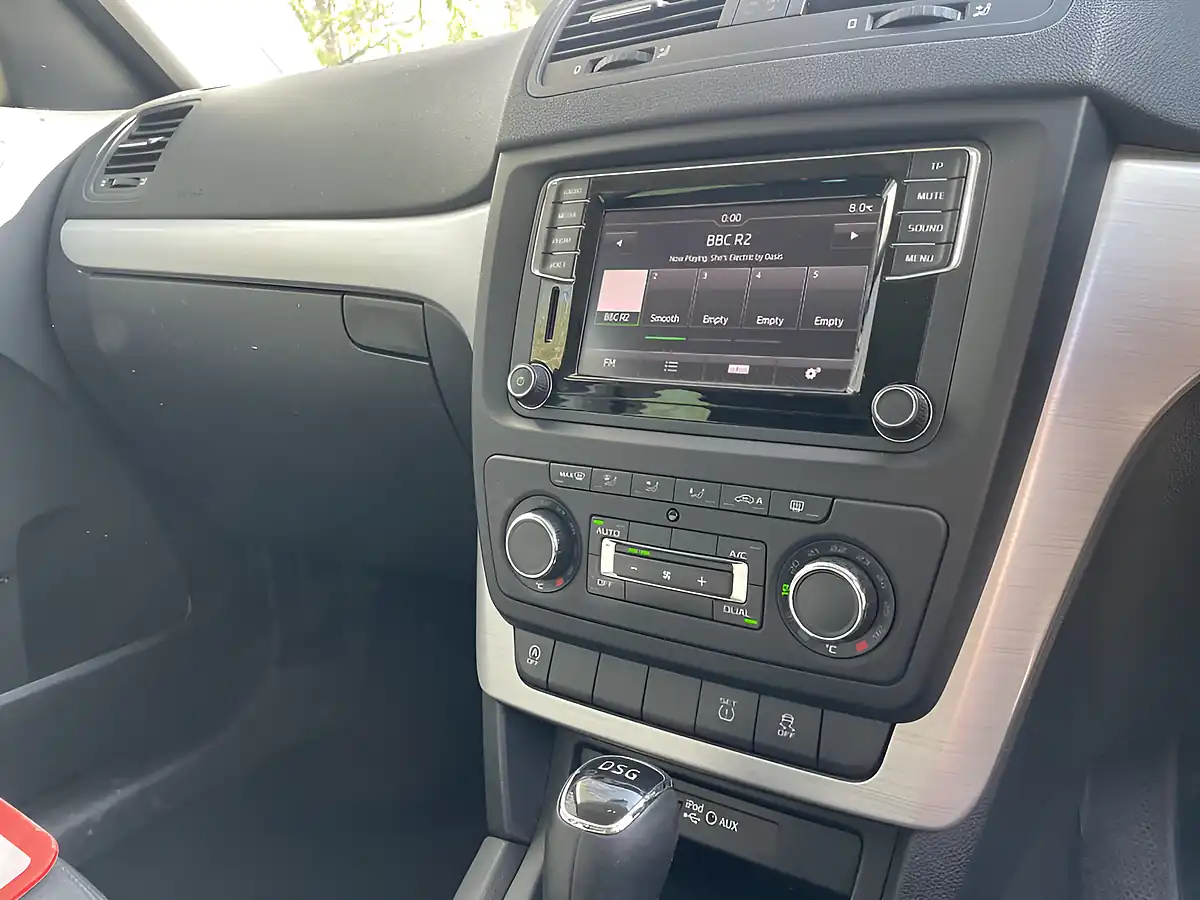 Used 2015 Skoda Yeti Outdoor Green - Interior and Exterior details 10