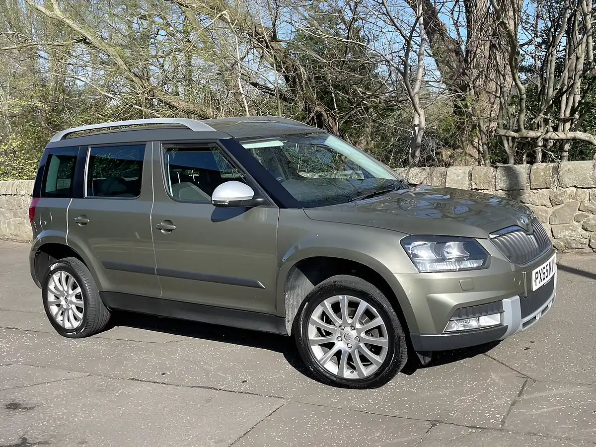 Used 2015 Skoda Yeti Outdoor Green - Interior and Exterior details 2