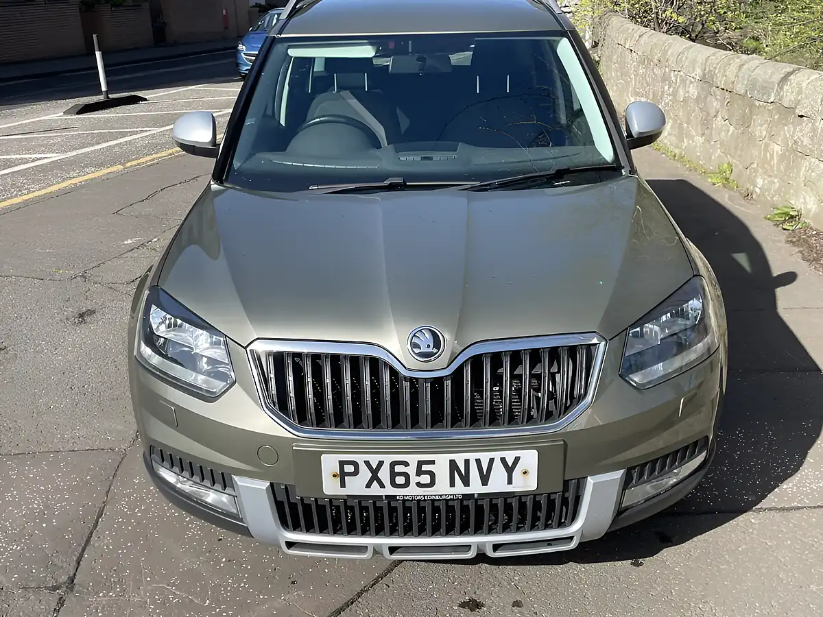 Used 2015 Skoda Yeti Outdoor Green - Interior and Exterior details 5