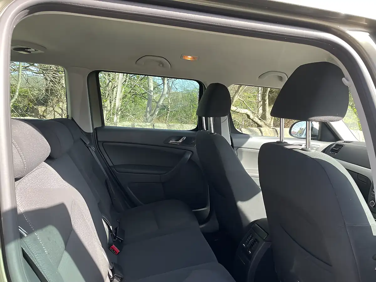Used 2015 Skoda Yeti Outdoor Green - Interior and Exterior details 6