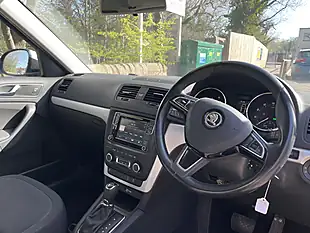 Used 2015 Skoda Yeti Outdoor Green - Interior and Exterior details 8