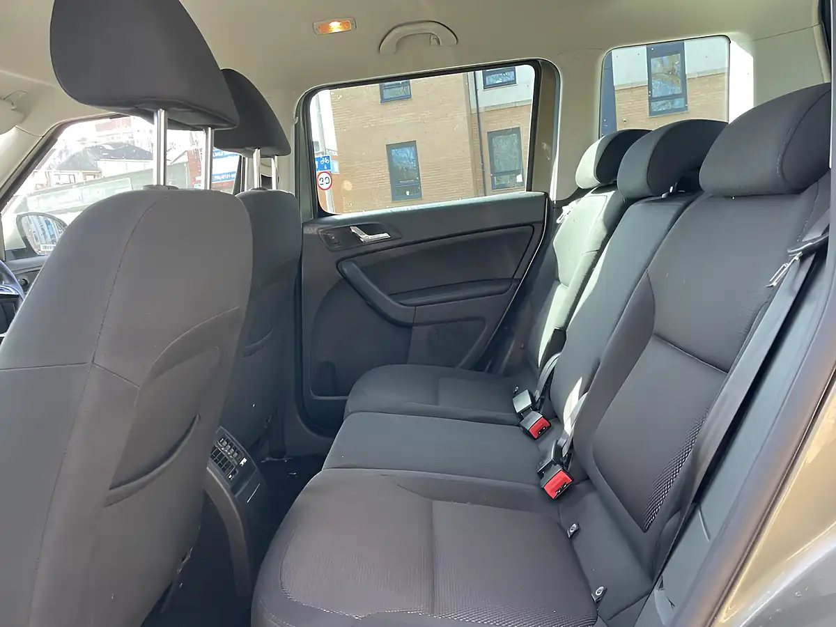 Used 2015 Skoda Yeti Outdoor Green - Interior and Exterior details 9