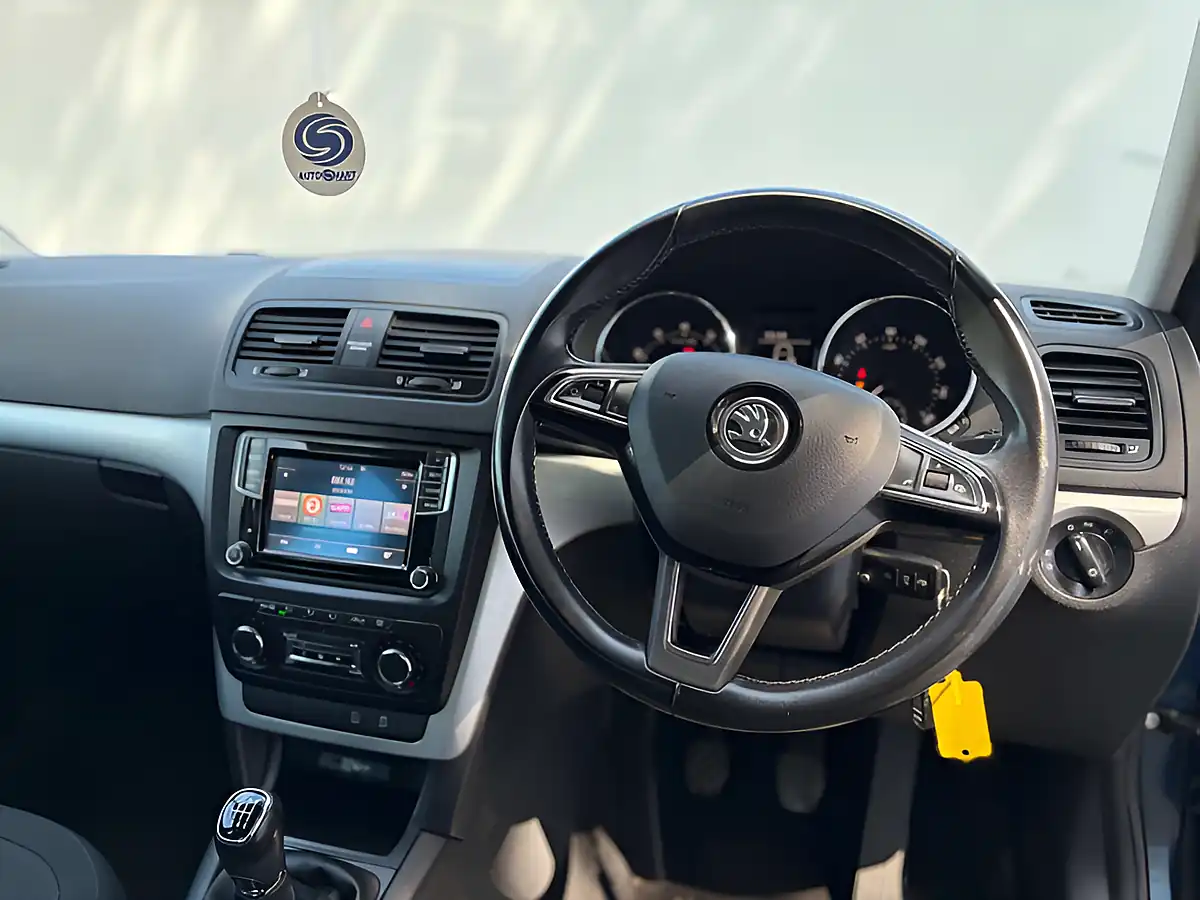 Used 2015 Skoda Yeti Outdoor Se Pacific Blue - Interior and Exterior details 17