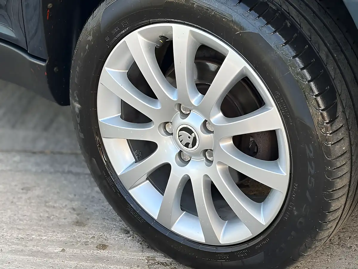 Used 2015 Skoda Yeti Outdoor Se Pacific Blue - Interior and Exterior details 4