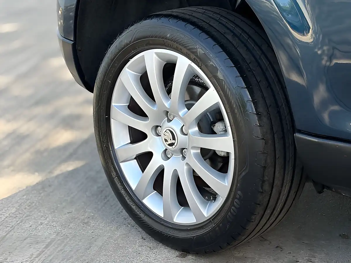 Used 2015 Skoda Yeti Outdoor Se Pacific Blue - Interior and Exterior details 7